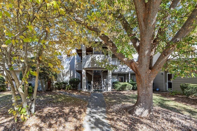 Foto del edificio - 2505 Stockbridge Dr