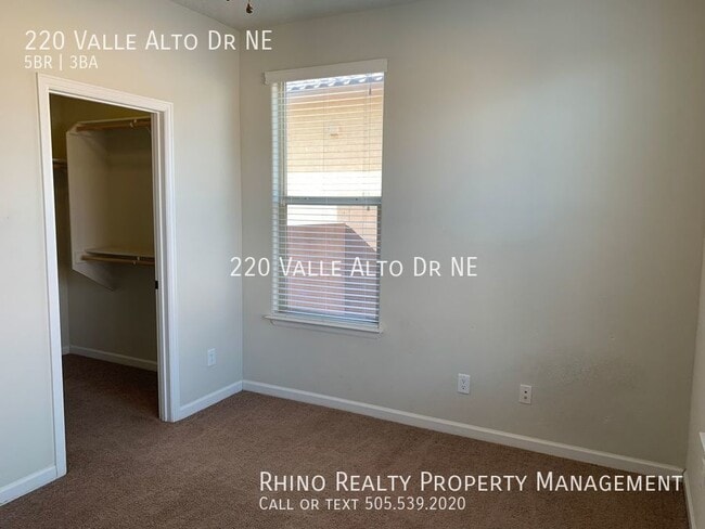 Building Photo - Amazing 5 Bedroom, 3 Bath Home in Rio Rancho!