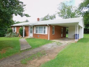 Building Photo - 661 Hartman St