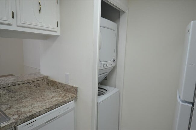 Building Photo - 329 Moorings Cove Dr