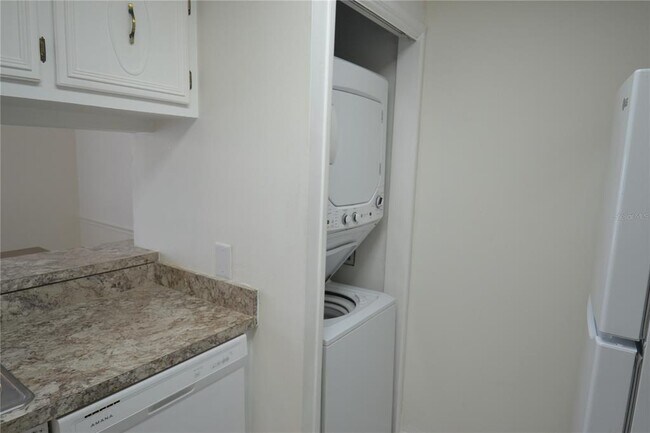 Foto del edificio - 329 Moorings Cove Dr