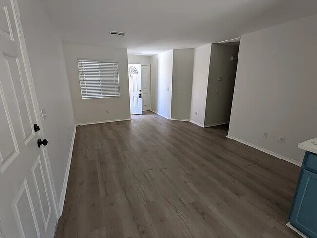 Foto del edificio - 7154 Barberry Ave