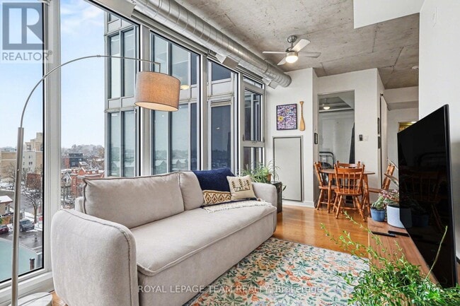 Building Photo - 354 Gladstone Ave