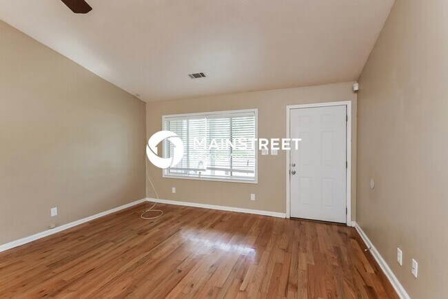 Building Photo - 3 Bedroom Pet-Friendly Home in Snellville,...