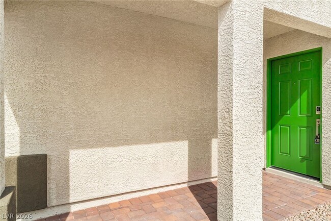 Building Photo - 2204 Abraham Ave