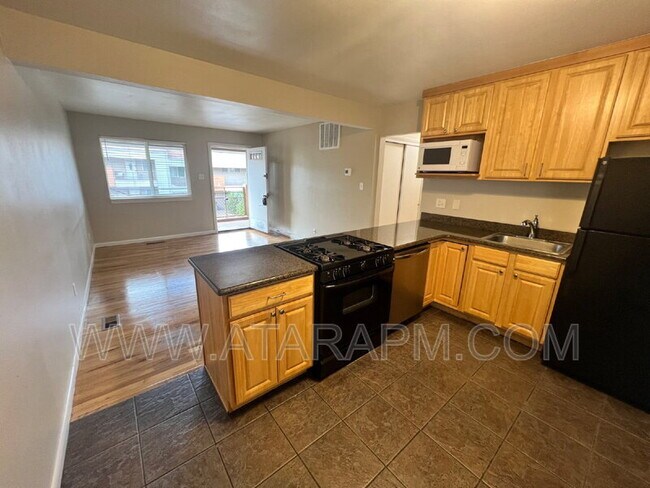 Building Photo - 650 N 300 W