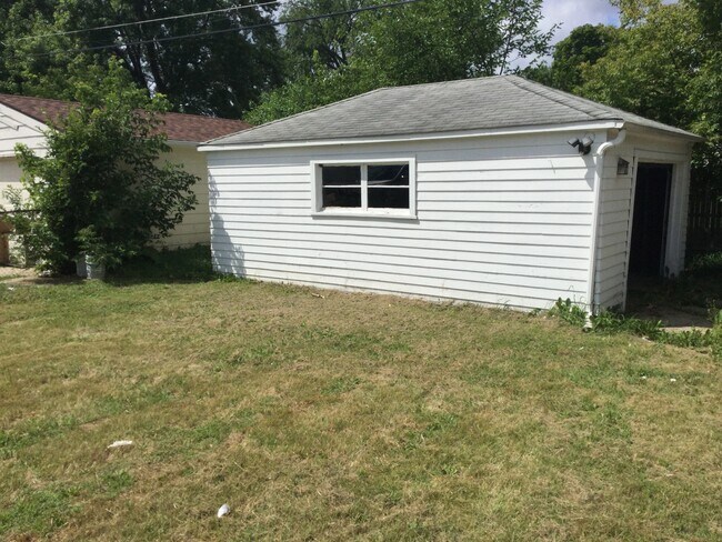 Building Photo - 2 bedroom single family home