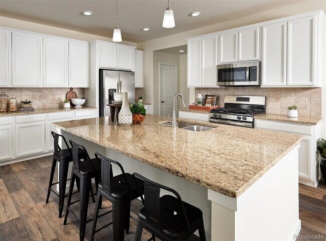 Foto del edificio - Spacious 4-Bedroom, 2.5 Baths in Elizabeth, CO