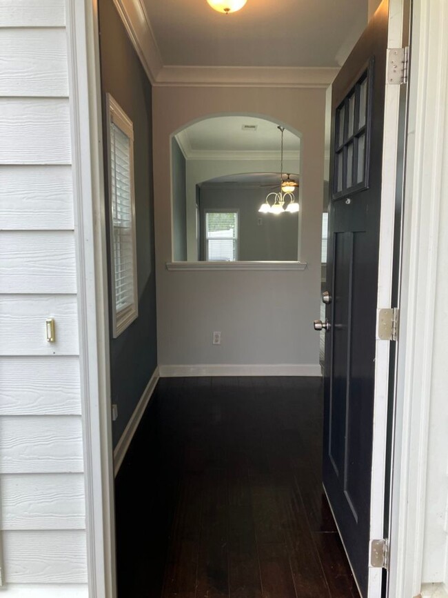 Building Photo - Townhome Living