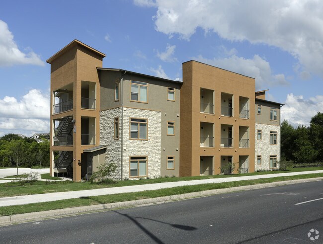 Radius On Grove Apartments Austin, TX