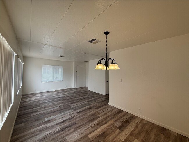 Foto del edificio - 2995 E Ames Ave