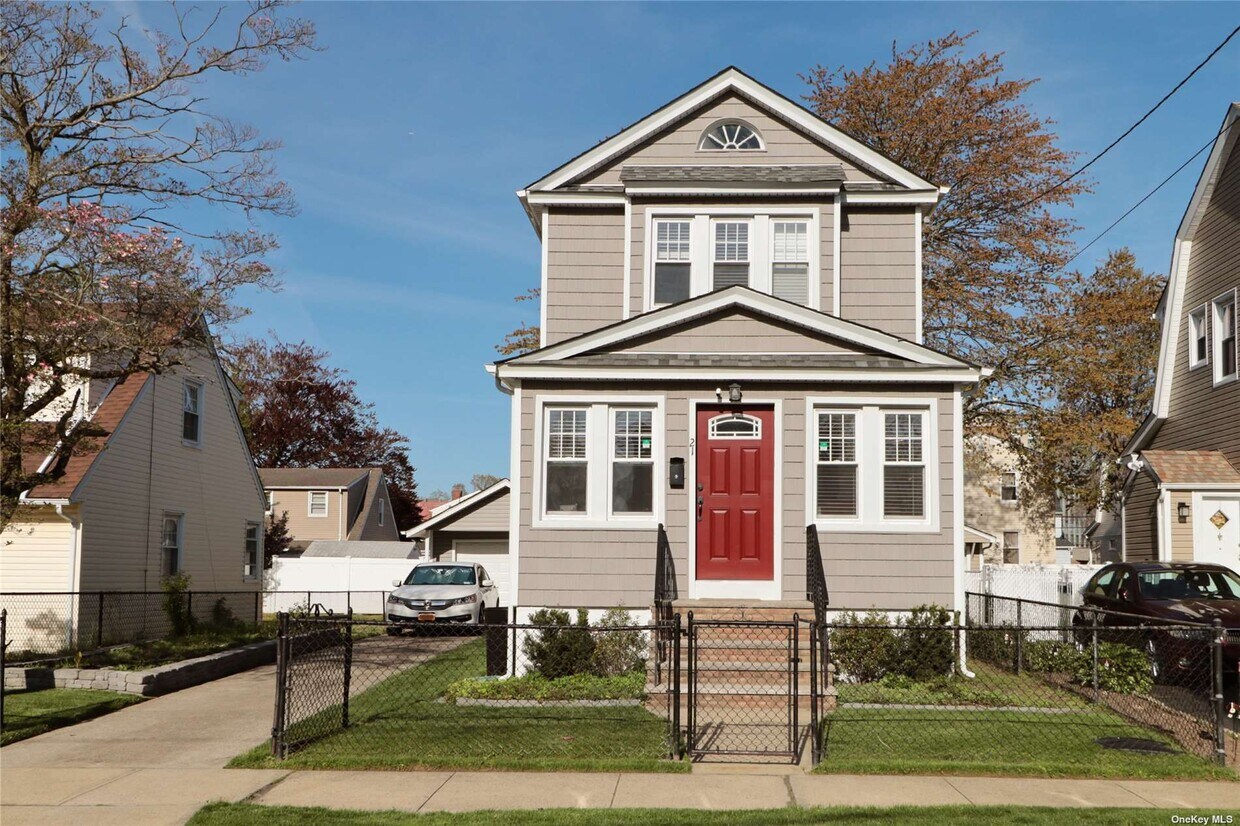 21 Cambridge St, Valley Stream, NY 11581 House for Rent in Valley