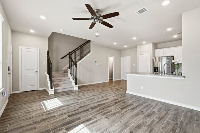 Foto del edificio - 8038 Scanlan Trce