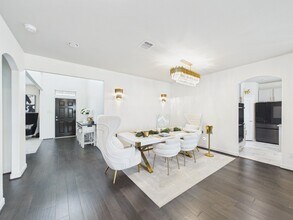 Building Photo - 24711 Miltonwood St