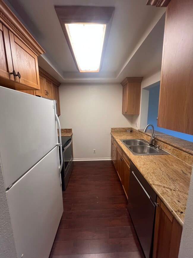 Building Photo - 501 Palisades Dr