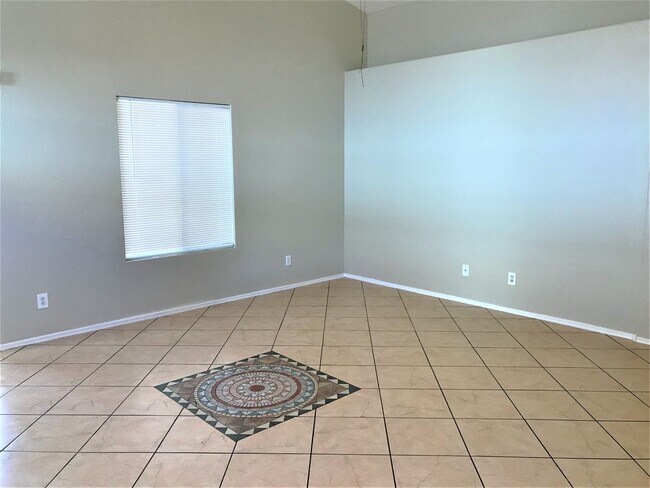 Building Photo - 1359 W Diamond Ave