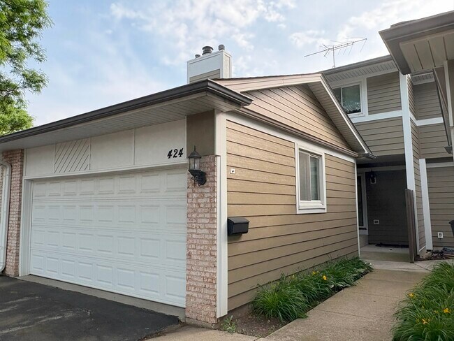 Building Photo - 424 Mallard Dr