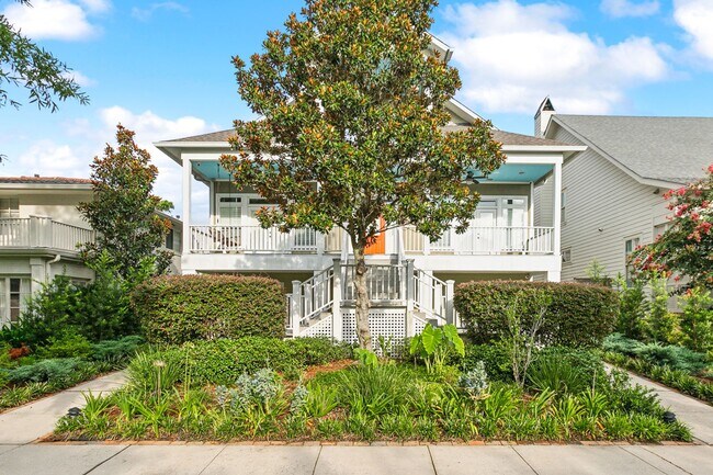 Foto del edificio - Lakeview Stunner! Must See!