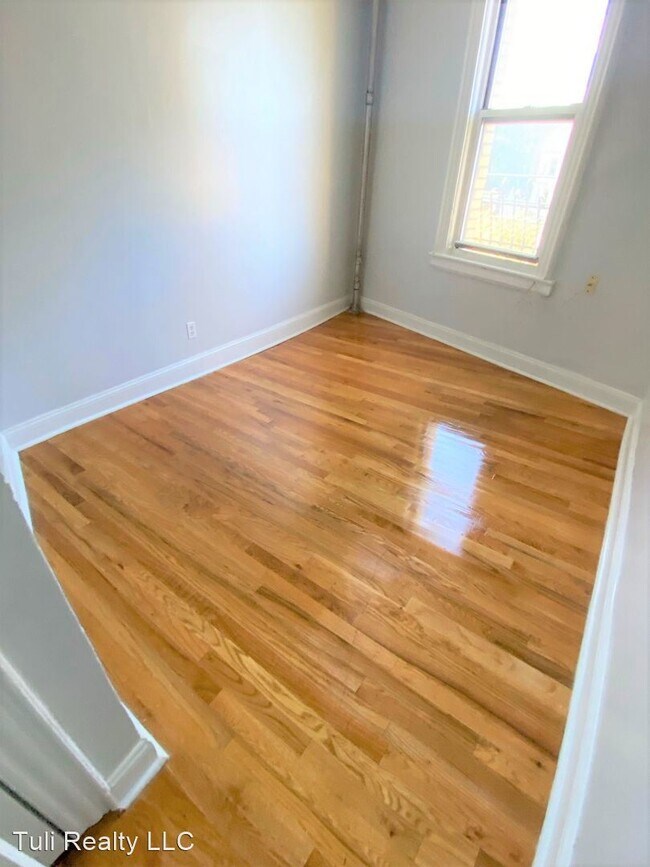 Building Photo - 3 br, 1 bath Apartment - 4536 Park Avenue ...