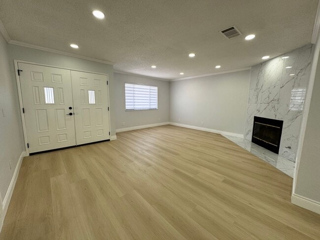 Foto del edificio - Beautifully Remodeled 3 Bed, 2 Bath $1,795.00