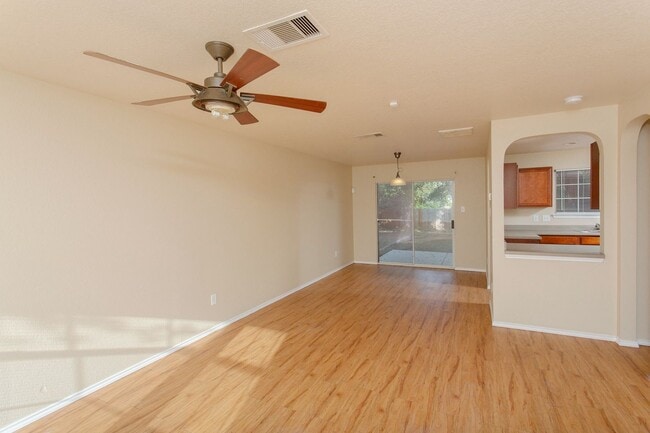 Building Photo - NW Rental Home available for asap move in!
