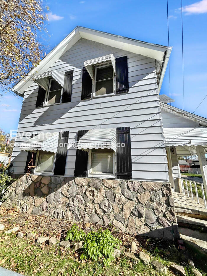 3295 W 46th St Cleveland, OH 44102 – photo 2