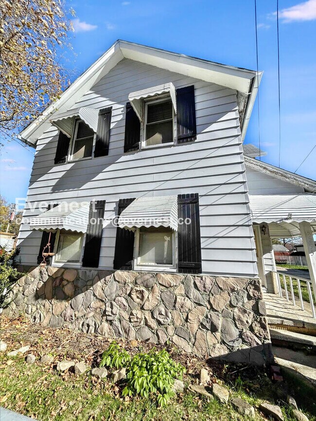 Foto del edificio - 3295 W 46th St