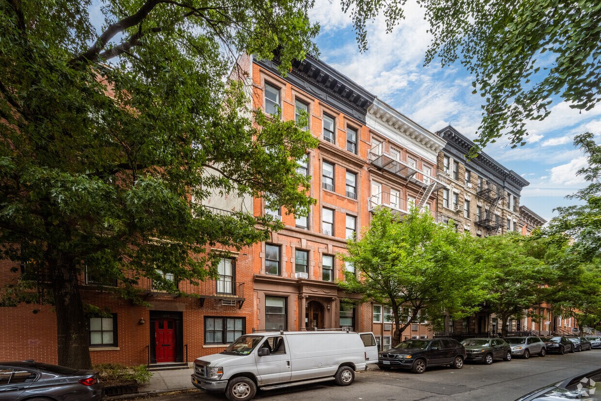 Southwest Corner - 283 W 11th St