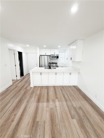 Foto del edificio - 17000 Burbank Blvd