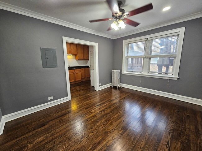 Building Photo - 6551 N Francisco Ave
