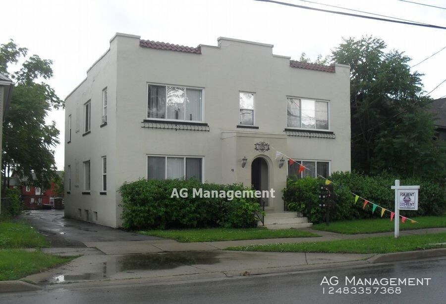 Primary Photo - 65A Williams St - Spacious Pontiac 2Bed/1Bath
