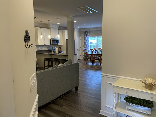 Foto del edificio - 6326 Grace Lily Dr