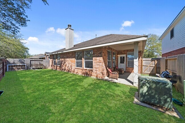 Foto del edificio - 17215 Fernchase Ct