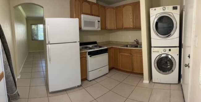 Foto del edificio - COMING SOON !! 2 Bedroom 1 Bath Apartment in Palm Springs!