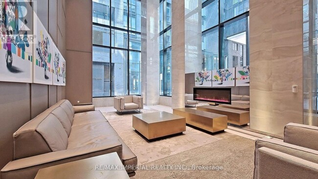 Building Photo - 125-3125 Blue Jays Way