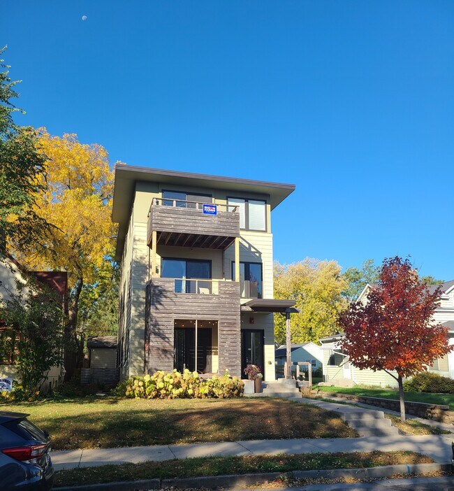 Foto del edificio - 3828 Grand Ave S