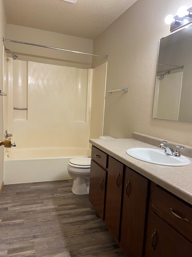 Bathroom - Auburn Cove Apartments., LLC