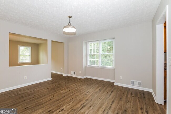 Building Photo - 2619 Majestic Cir