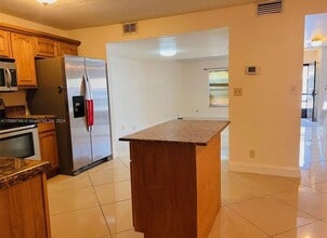 Building Photo - 6534 SW 41st St