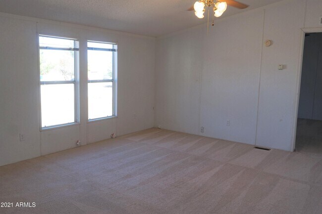 Building Photo - 5808 S Wild Rose Rd