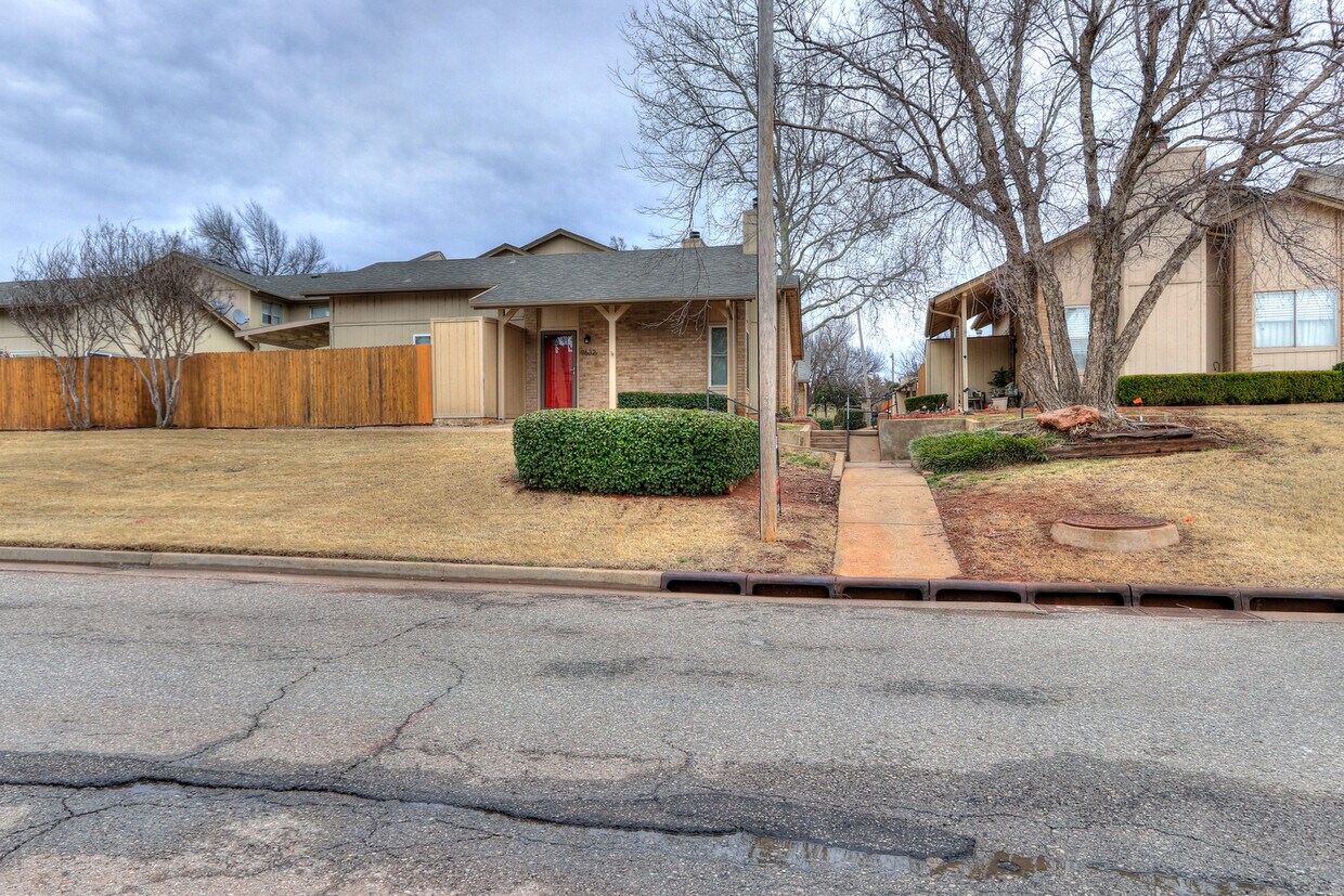 Primary Photo - Spacious Hefner Village Townhome