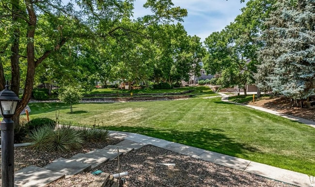 Building Photo - 2 bedroom master suites,2 bathrooms! 1 car...