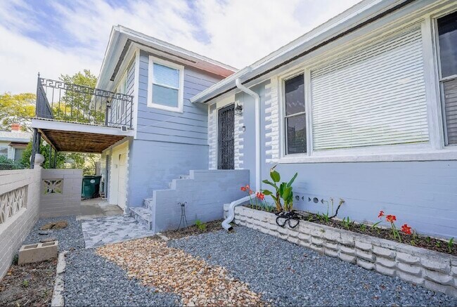 Photo - 1208 N Halifax Ave (Daytona Beach, FL) House