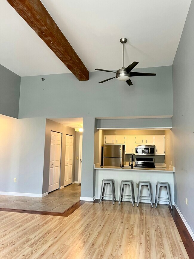 Foto del edificio - 15 Higgins St, Unit 219