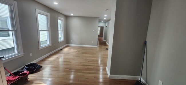 Building Photo - 413 Winthrop Ave