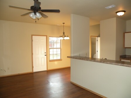 Foto del edificio - 1139 S Tottenham Ct