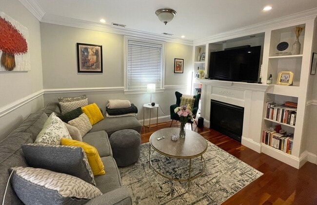 Building Photo - 10 Mitchell St