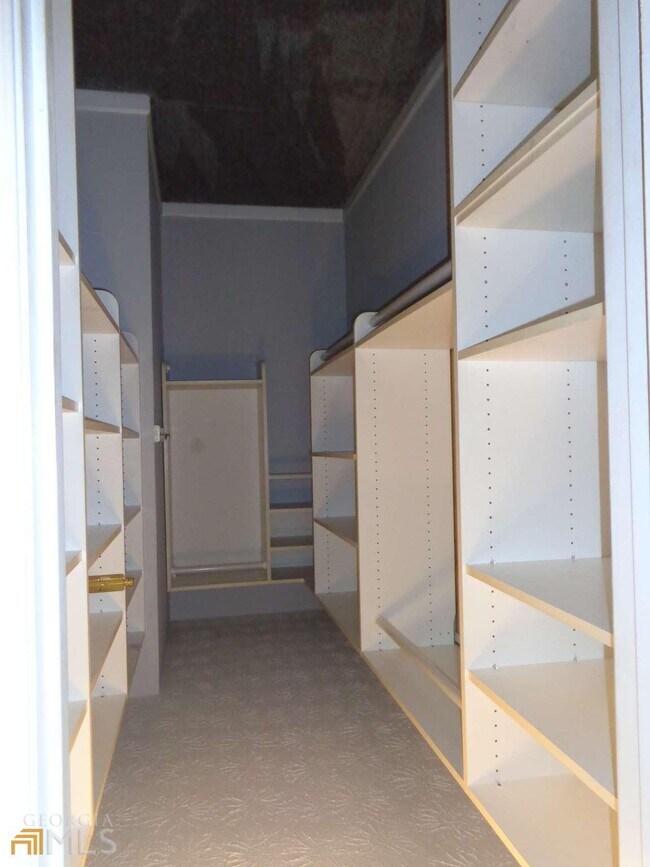 Building Photo - 6336 Southland Forest Dr
