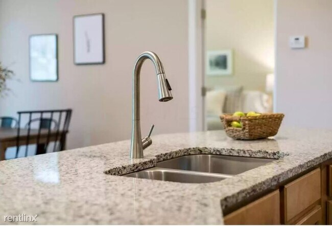 Building Photo - 2 br, 2 bath Condo - 222 Lake Cove Dr