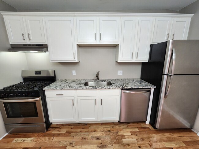 Foto del edificio - 115 W 2nd Ave